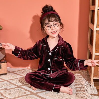 Pijama Infantil de Terciopelo Dorado - Conjunto Cómodo y Elegante