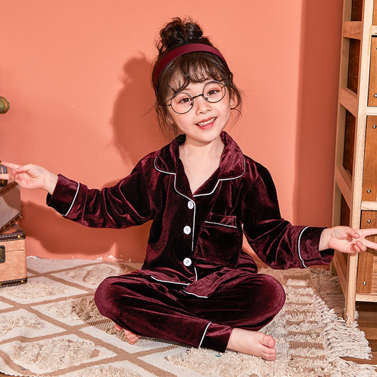 Pijama Infantil de Terciopelo Dorado - Conjunto Cómodo y Elegante