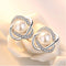 Aretes de Perla Concha con Giro Elegante