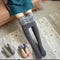 Degrau cinza-escuro no chão