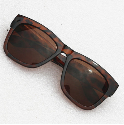 Gafas de Sol Retro con Cristales de Color Clásico - Image 7