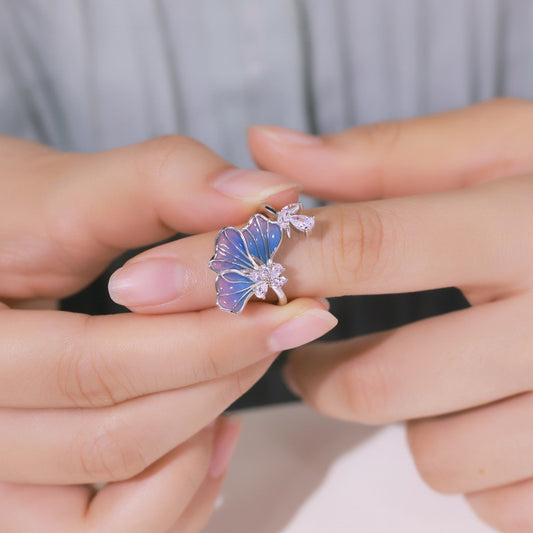 Anillo de Pétalos con Efecto Degradado Aceitoso