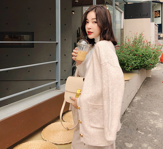 Conjunto de Dos Piezas Estilo Hong Kong: Cardigan Tejido Escote V + Pantalón Recto Holgado - Image 8