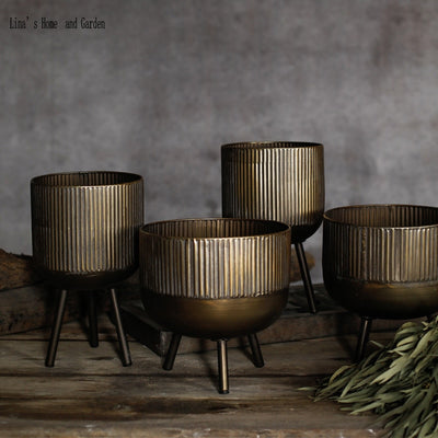 Maceta Retro Americana con Inserto Floral y Acabado Bronce