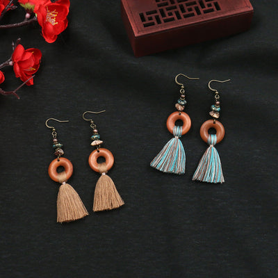 Aretes de Madera con Borla Elegante - Image 2
