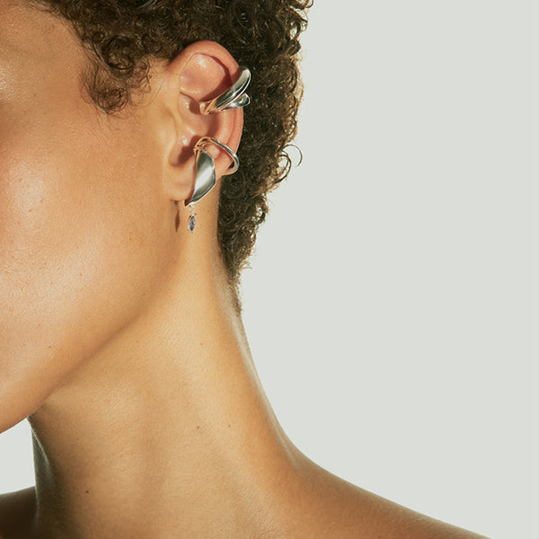 Aro de Oreja Asimétrico con Diseño de Hoja para Mujer