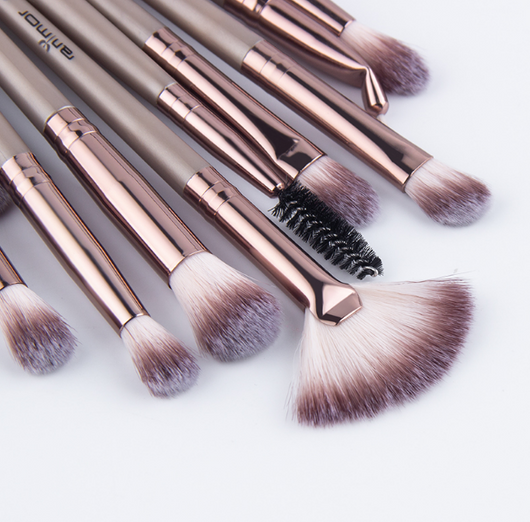 Set de 12 Brochas de Maquillaje Profesional - Sombras, Iluminador y Cejas - Image 2