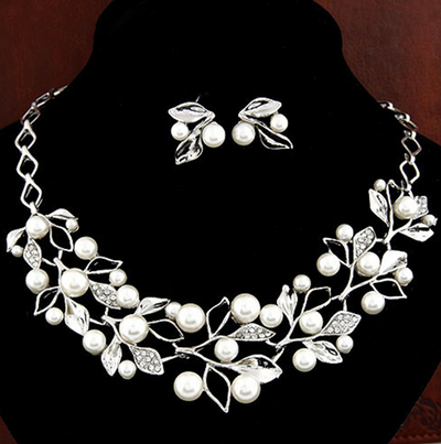 Gold-toned heart-shaped necklace and dangle earrings set with clear rhinestones and faux pearls. - Image 13