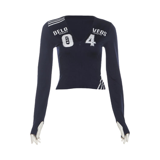 Playera Deportiva Retro para Mujer con Cuello V y Estampado de Letras y Números - Image 7