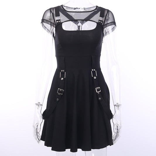 Vestido Transpirable de Malla Oscura con Diseño Patchwork
