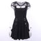 Vestido Transpirable de Malla Oscura con Diseño Patchwork
