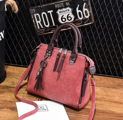 Bolso Elegante de Cuero con Dije de Gato y Borla - Image 8