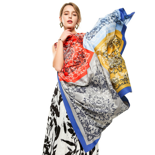Pañuelo de Seda Twill para Mujer con Estampado Artístico