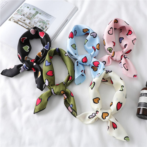 Pañuelo de Seda Estampado Corazones - Foulard Cuadrado Multiuso para Mujer