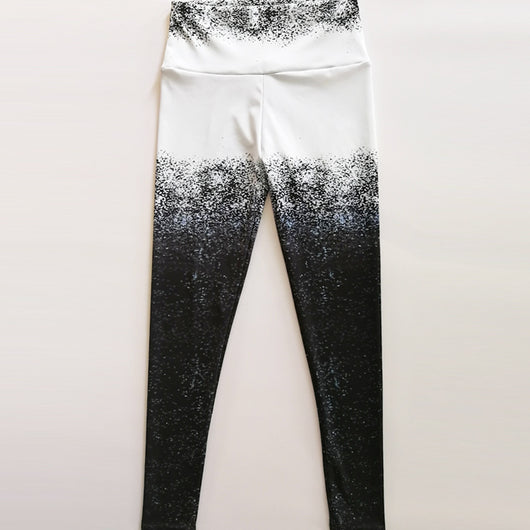 Leggins Deportivos con Degradado Digital Blanco y Negro - Image 4