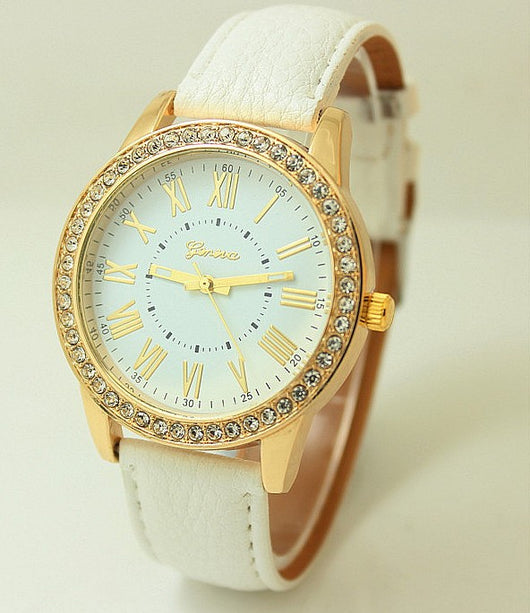 Reloj de Pulsera Elegante con Banda de Cuero, Números Romanos y Cristales Brillantes - Image 4