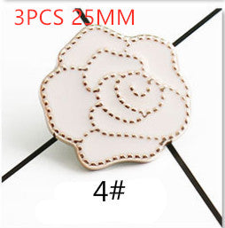 Broche Decorativo para Ajustar Ropa - Image 14