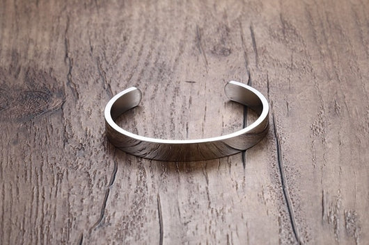 Pulsera de Acero Inoxidable Grabada con Láser - Brazalete Elegante en Forma C - Image 4