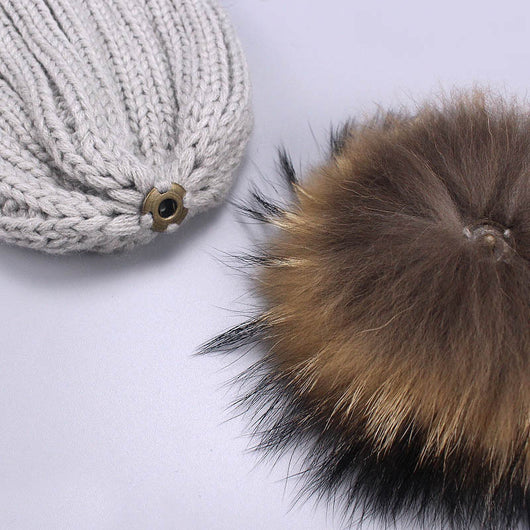 Conjunto Gorro y Bufanda de Lana con Pompones para Niños - Image 10
