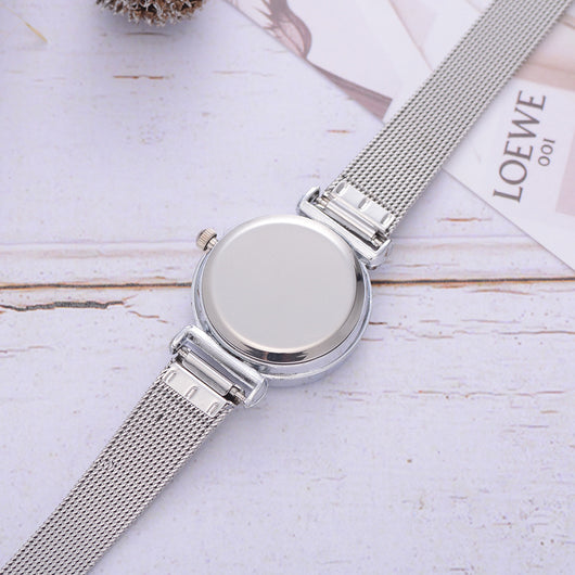 Reloj de Cuarzo con Numerales Romanos Elegante - Image 8