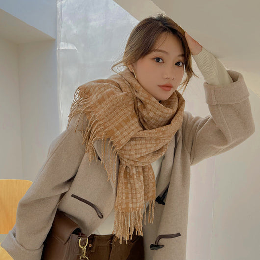 Chal Largo de Franjas con Tonos Cálidos y Diseño Escocés - Image 2