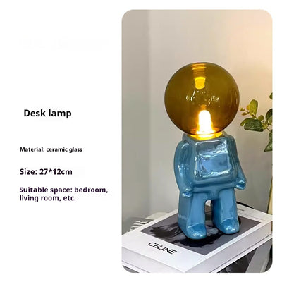 Lámpara de Escritorio Astronauta Portátil con Diseño Creativo - Image 8
