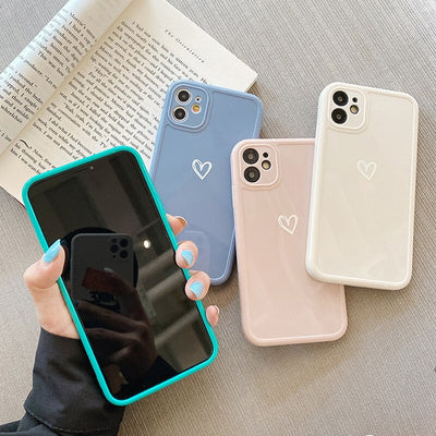 Funda para teléfono pintada a mano con diseño de amor