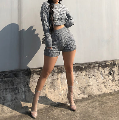 Conjunto Deportivo: Blusa Suelta Manga Larga y Shorts Ajustados - Image 13
