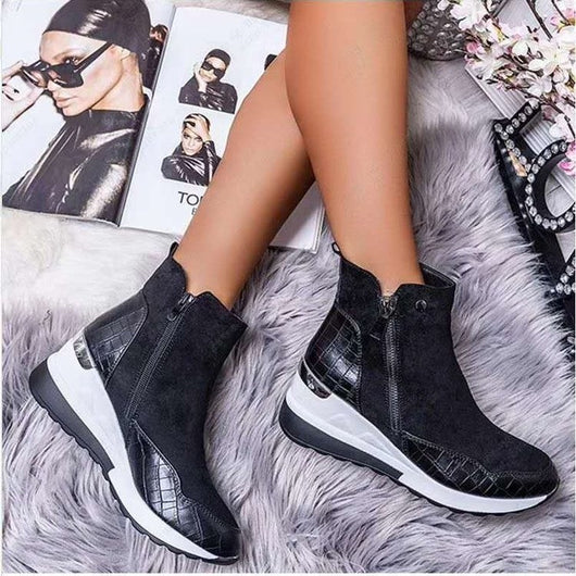 Botas Martin para Mujer con Punta Redonda y Tacón Cuña - Image 9