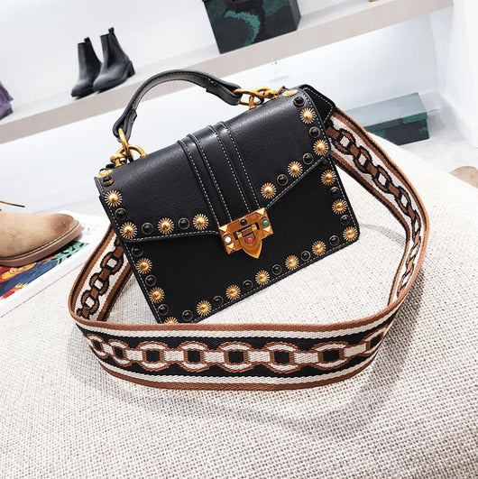 Bolso Cuadrado Pequeño con Tachuelas - Image 6
