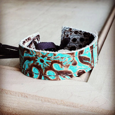 **Pulseira Fina de Couro em Turquesa Cowboy com Ajuste em Couro 001f