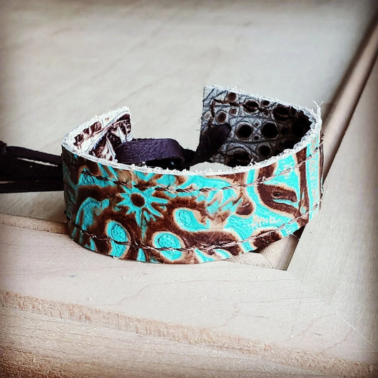 **Pulseira Fina de Couro em Turquesa Cowboy com Ajuste em Couro 001f