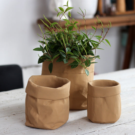 Maceta de Tela y Cuero - Diseño Minimalista y Funcional
