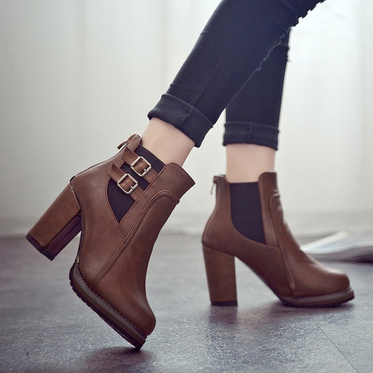 Botas Retro Británicas de Tacón Alto con Hebilla y Elástico para Mujer - Image 4