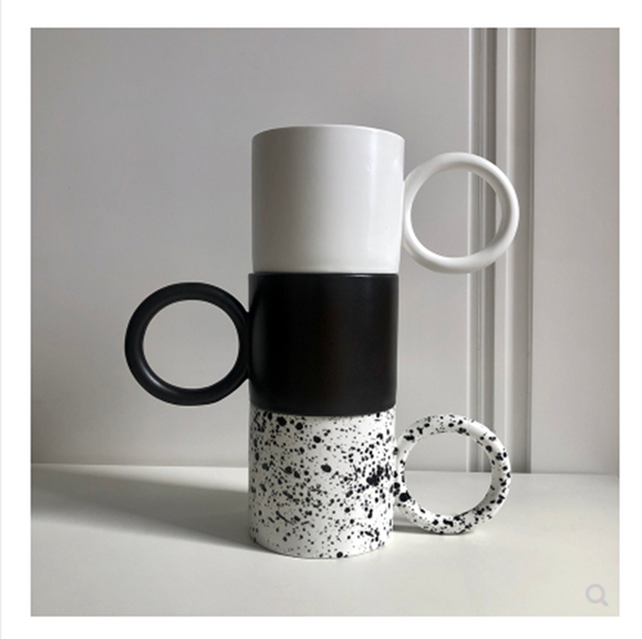 Taza de Cerámica Grande con Diseño de Salpicaduras de Tinta Negra