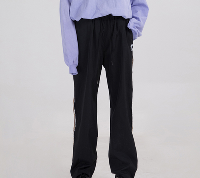 Pantalones Rectos Clásicos con Detalles Bordados Laterales - Image 3