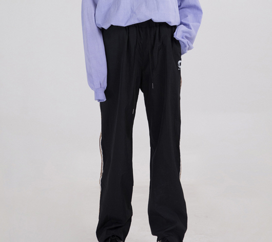 Pantalones Rectos Clásicos con Detalles Bordados Laterales - Image 3