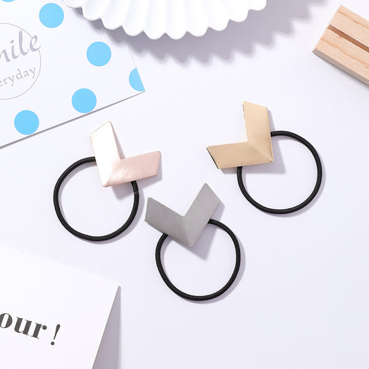 Hebilla para Cabello Geométrica V con Anillo de Metal Cepillado - Accesorio Amor Dulce