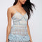 Vestido Escotado Halter con Encaje Elegante