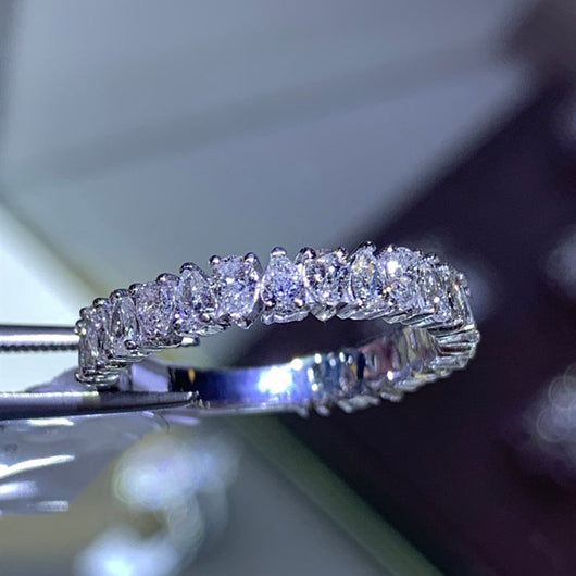 Anillo de Lujo Minimalista con Incrustación de Gota de Agua y Cristales - Image 7