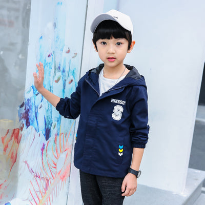 Abrigo Tipo Trench Infantil con Estampado de Letras - Image 9