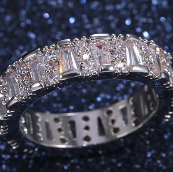 Anillo de Diamantes AA con Circonita Irregular