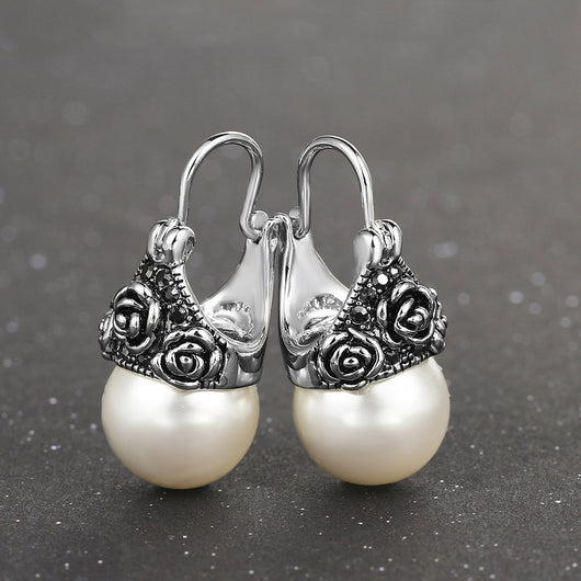 Aretes Vintage de Perla con Incrustaciones de Circón Negro - Image 3