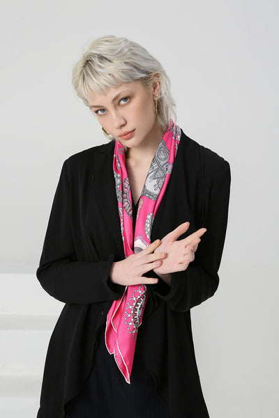 Pañuelo de Seda Estampado Fucsia - Image 3
