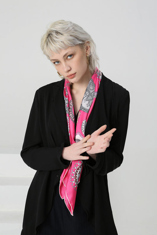 Pañuelo de Seda Estampado Fucsia - Image 3