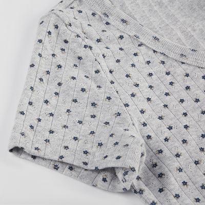 Blusa Floral Bordada con Cuello V y Rayas Hundidas - Image 14