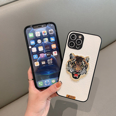 Funda para Teléfono de Cuero con Cabeza de Tigre Bordada - Image 10