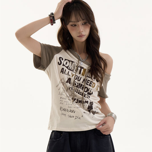 Playera Retro Americana para Mujer con Hombro Caído y Estampado Spicy Girl - Image 2