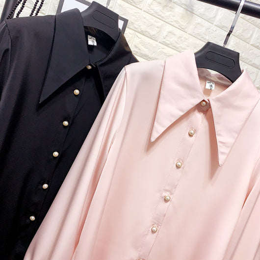 Blusa de Gasa con Botones de Perla y Cuello Puntiagudo - Image 20
