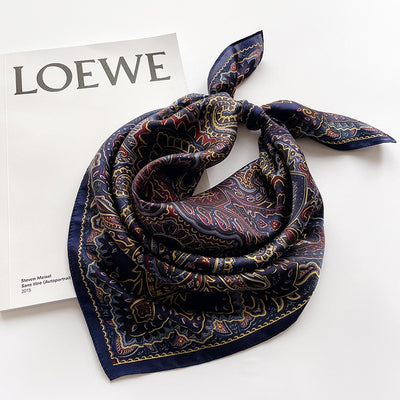 Pañuelo de Seda Estampado Floral Literario para Otoño e Invierno - Image 11